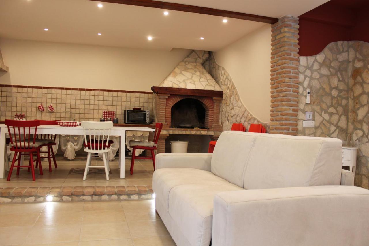 La Casa Del Fico Con Piscina Pescia Romana