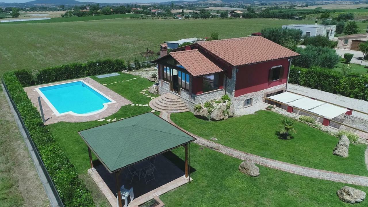 La Casa Del Fico Con Piscina Holiday home Pescia Romana